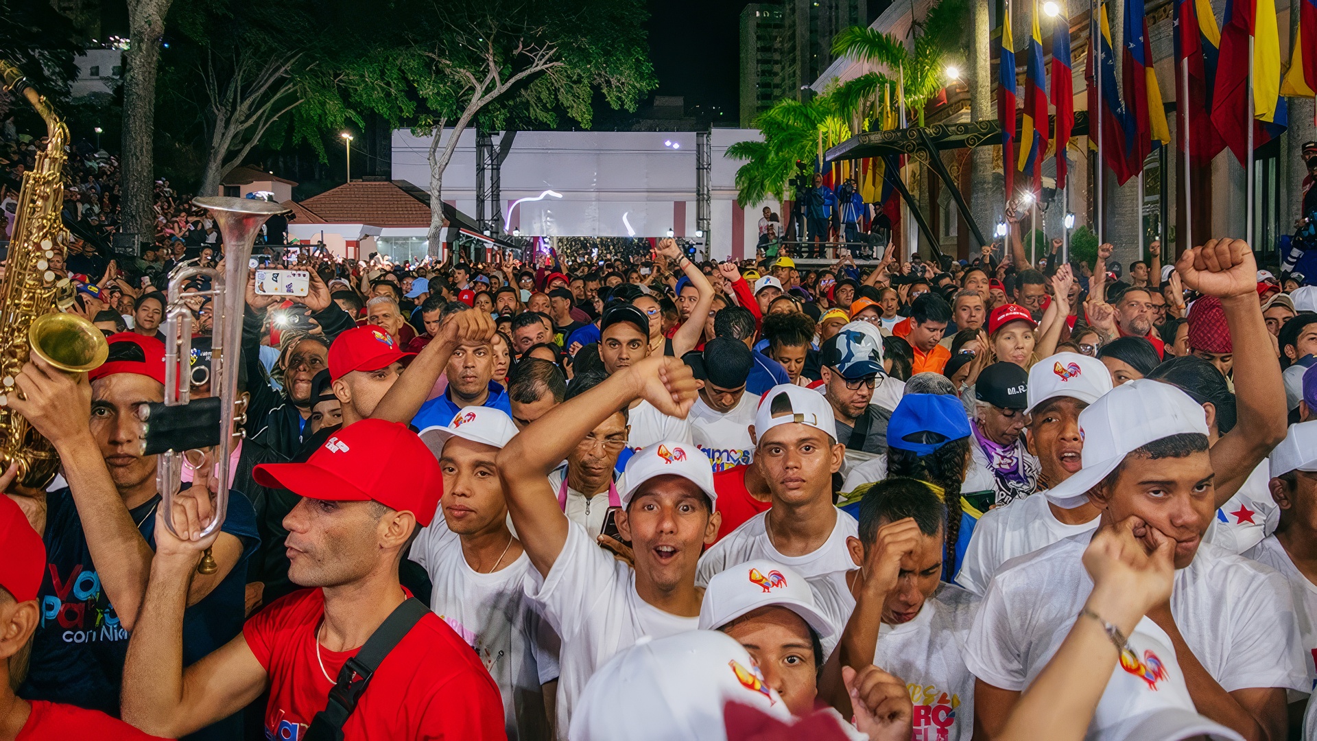 The Venezuelan people stay with the Bolivarian Revolution